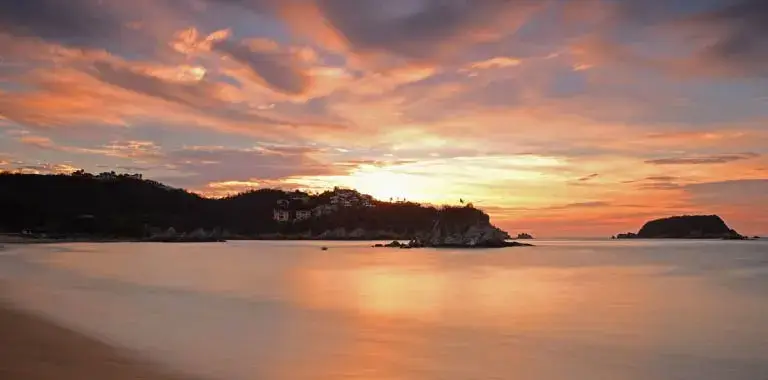 playa tangolunda en ixtapa zihuatanejo
