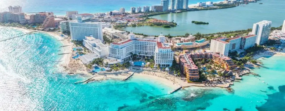 panoramic photo of the hotel zone in cancun