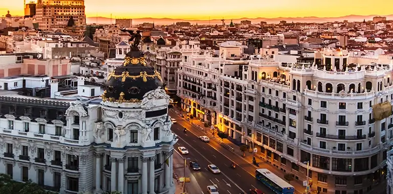 edificio metrpolis en la calle gran villa de madrid