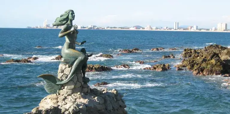 escultura de la reina de los mares en mazatln