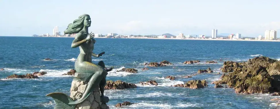 sculpture of the queen of the seas in mazatlan