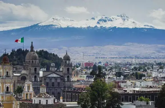 vista aérea de la catedral y nevado de toluca
